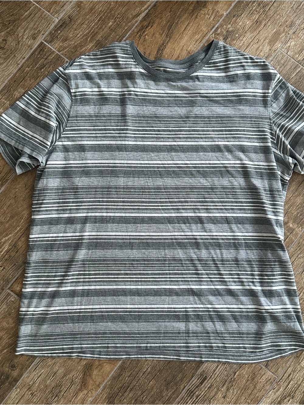 Roundtree & Yorke Gray and White Striped Short Sleeve Crew Tee